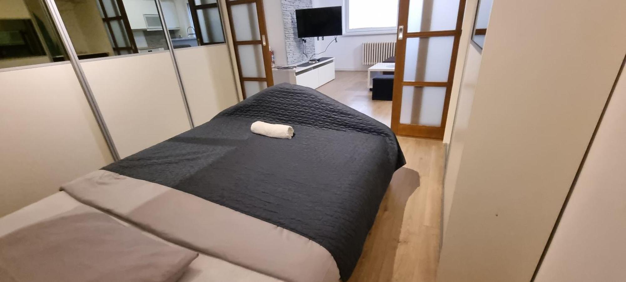 Appartement Huge Next To Train Station Close To The Center *