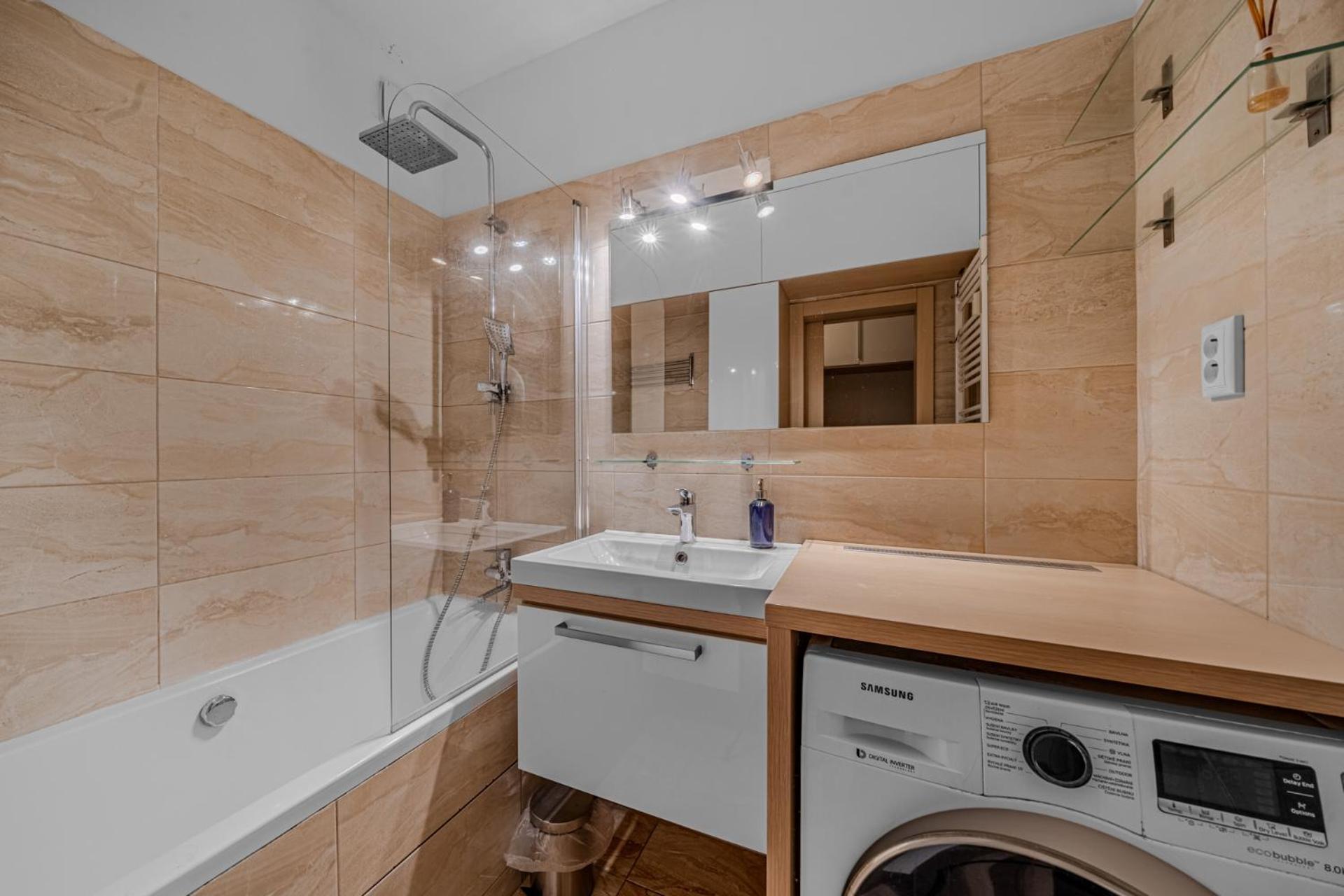 Appartement Huge Next To Train Station Close To The Center Bratislava