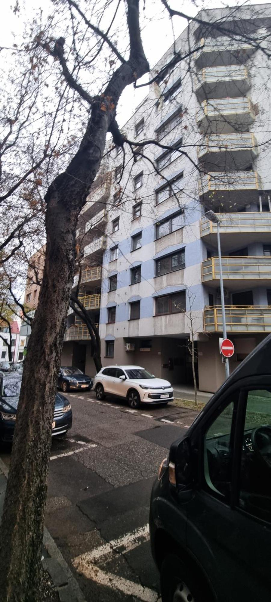 Huge Next To Train Station Close To The Center Apartman *